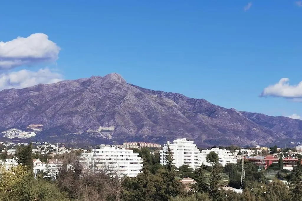 Villa Atalaya: Luxury Marbella Retreat Near Golf and Beach Estepona