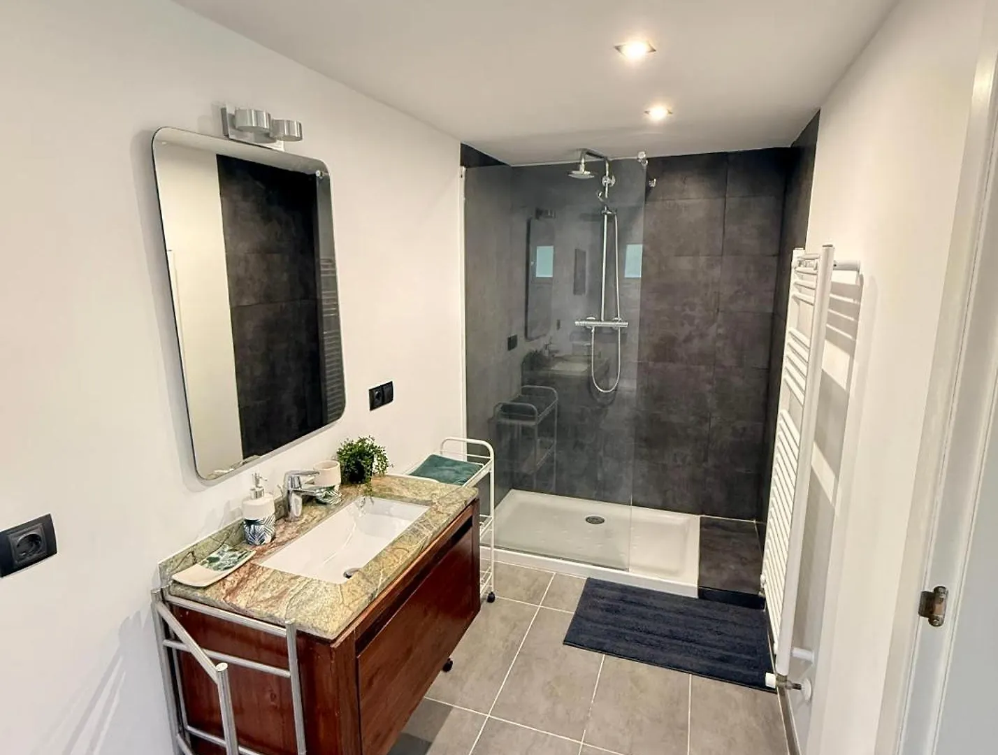 Villa Atalaya: Luxury Marbella Retreat Near Golf and Beach Estepona