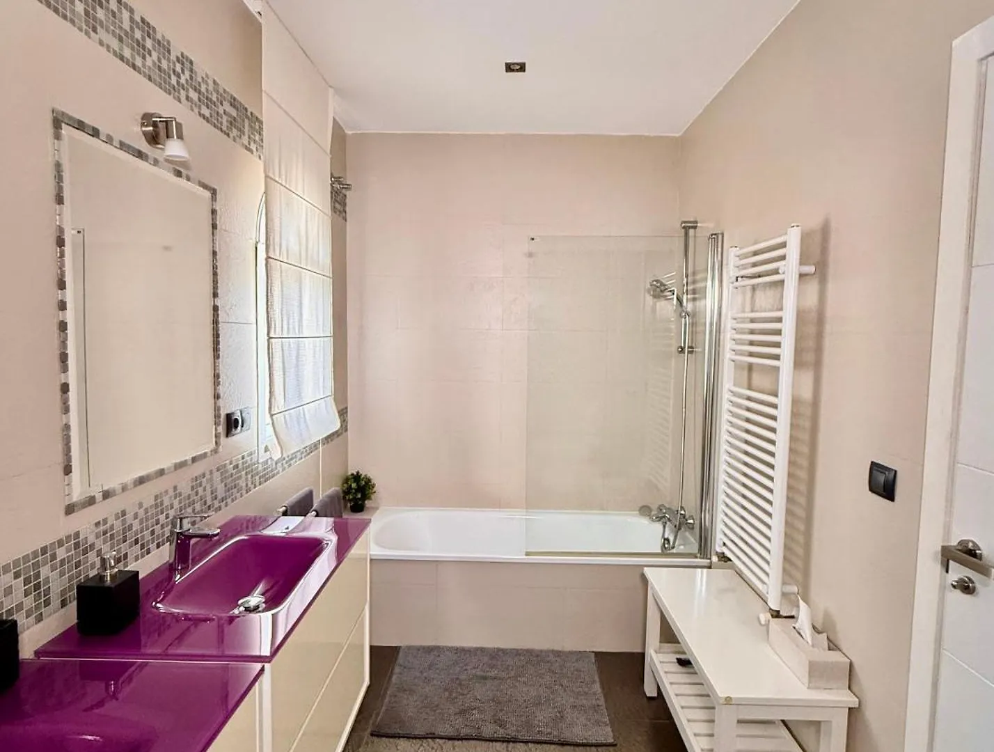 Villa Atalaya: Luxury Marbella Retreat Near Golf and Beach Estepona