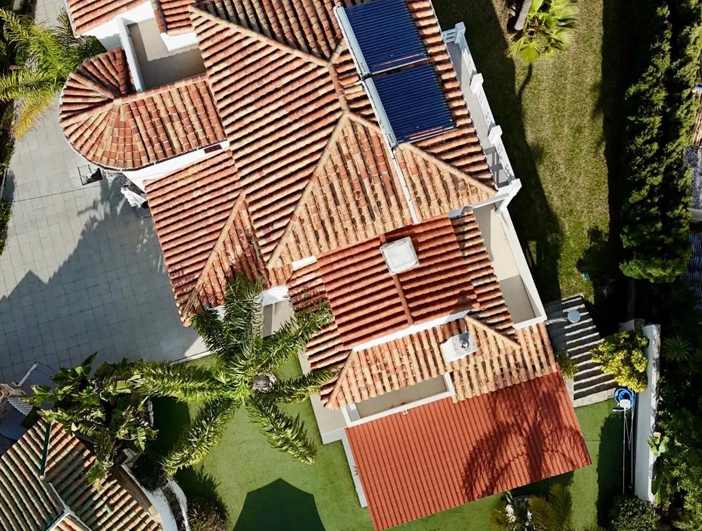 Villa Atalaya: Luxury Marbella Retreat Near Golf and Beach Estepona