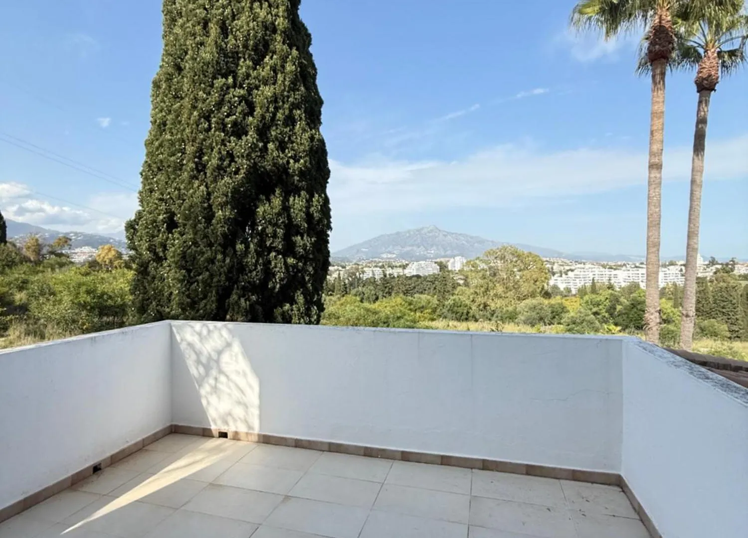 Villa Atalaya: Luxury Marbella Retreat Near Golf and Beach Estepona
