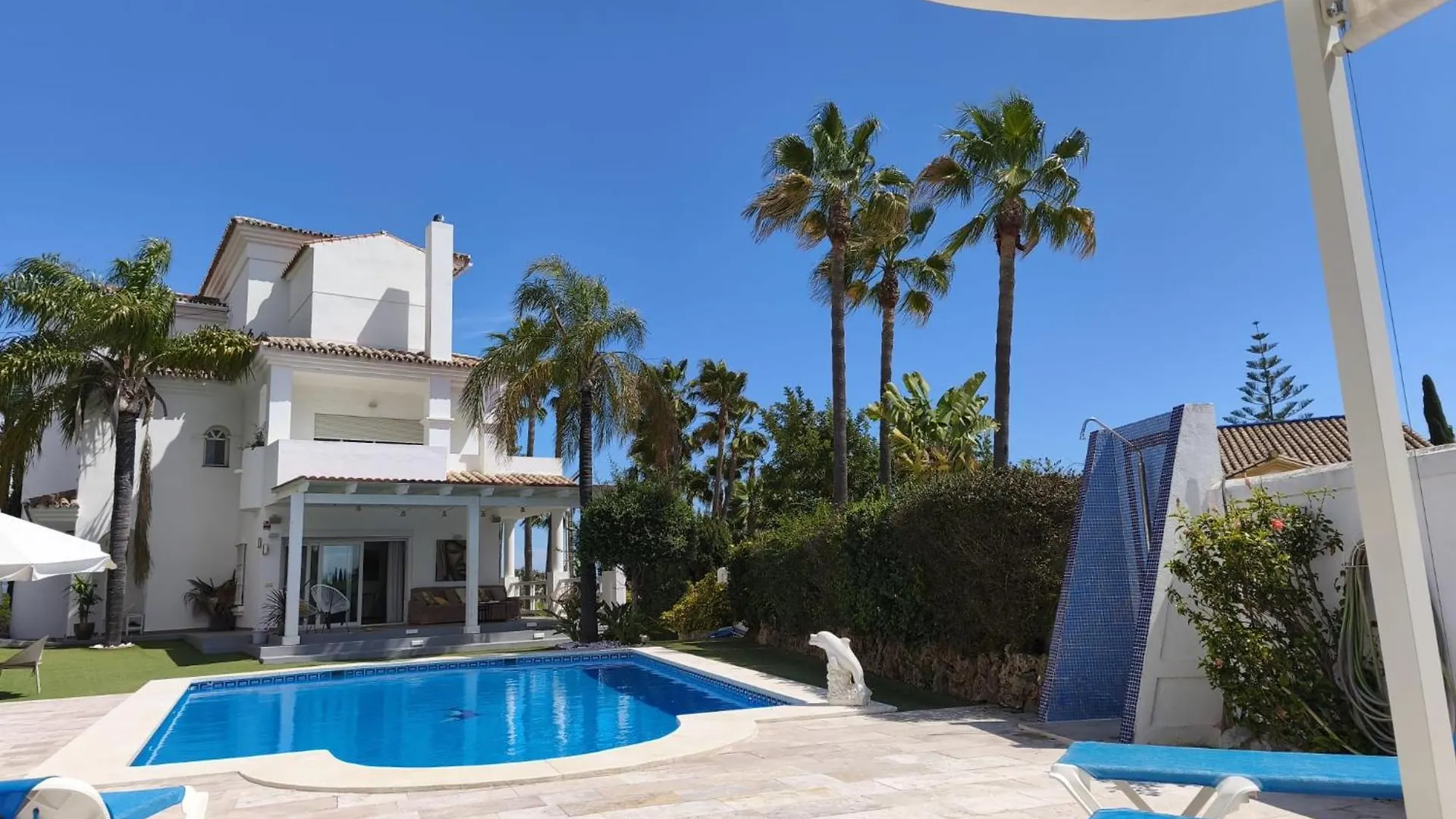 Villa Atalaya: Luxury Marbella Retreat Near Golf and Beach Estepona