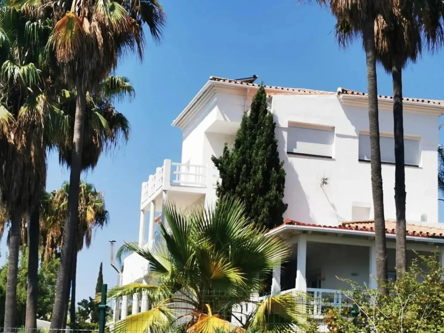 Villa Atalaya: Luxury Marbella Retreat Near Golf and Beach Estepona