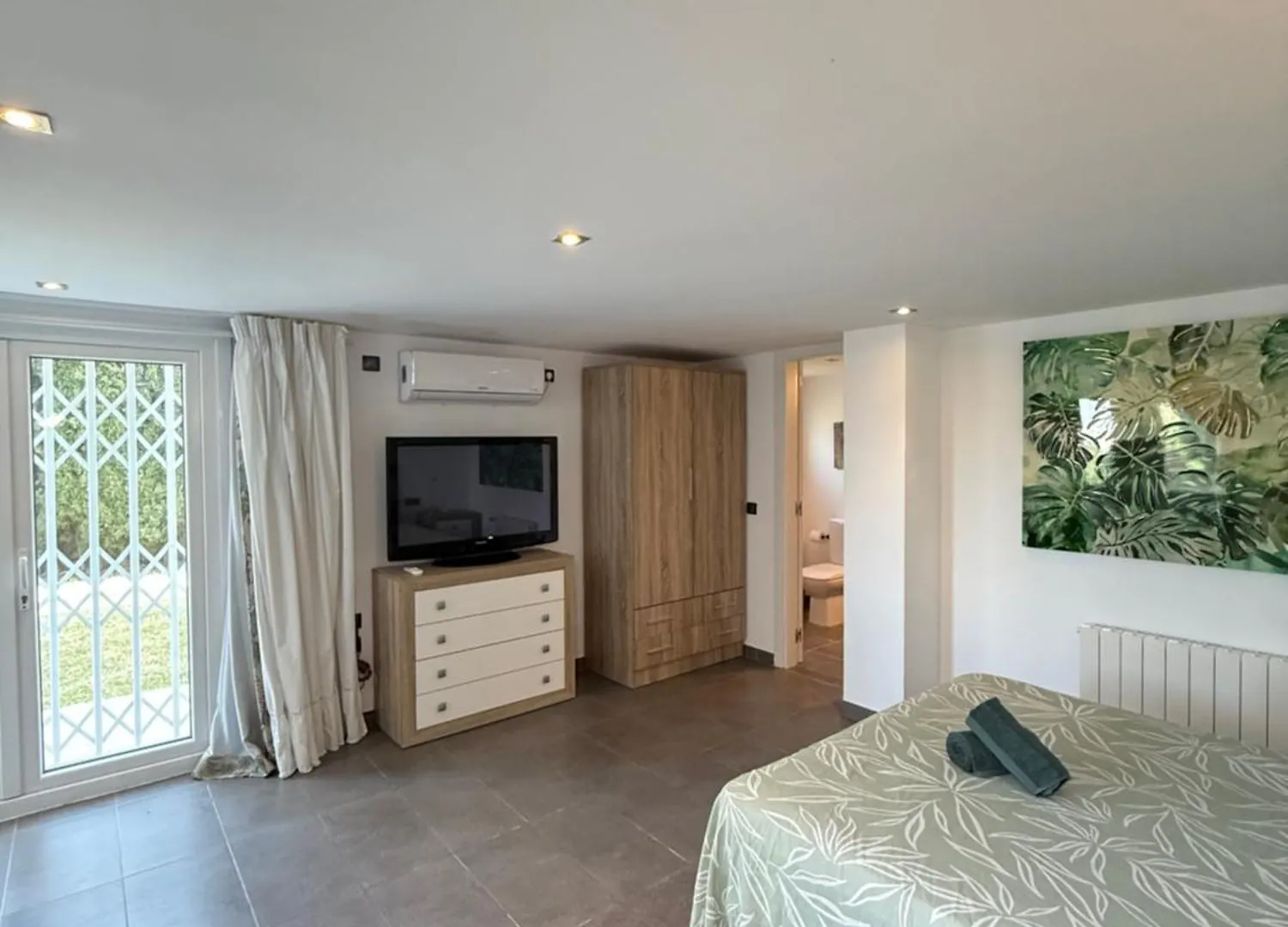 Villa Atalaya: Luxury Marbella Retreat Near Golf and Beach Estepona