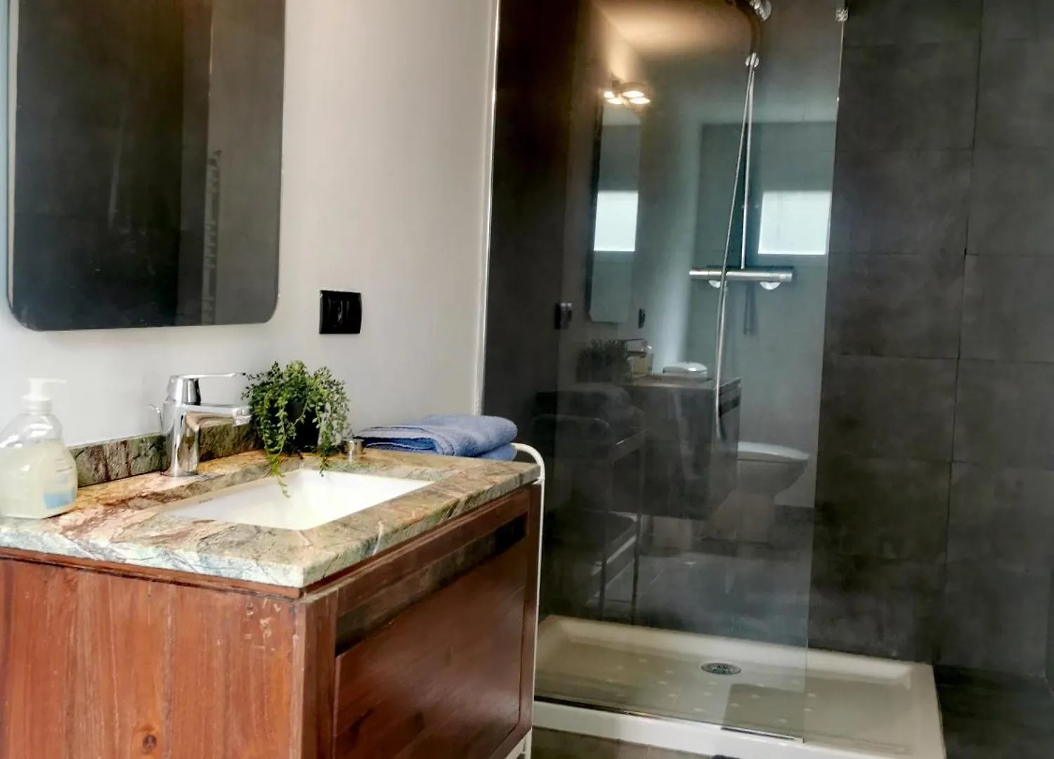 Villa Atalaya: Luxury Marbella Retreat Near Golf and Beach Estepona