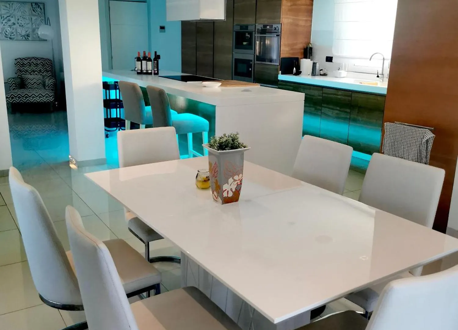 Villa Atalaya: Luxury Marbella Retreat Near Golf and Beach Estepona