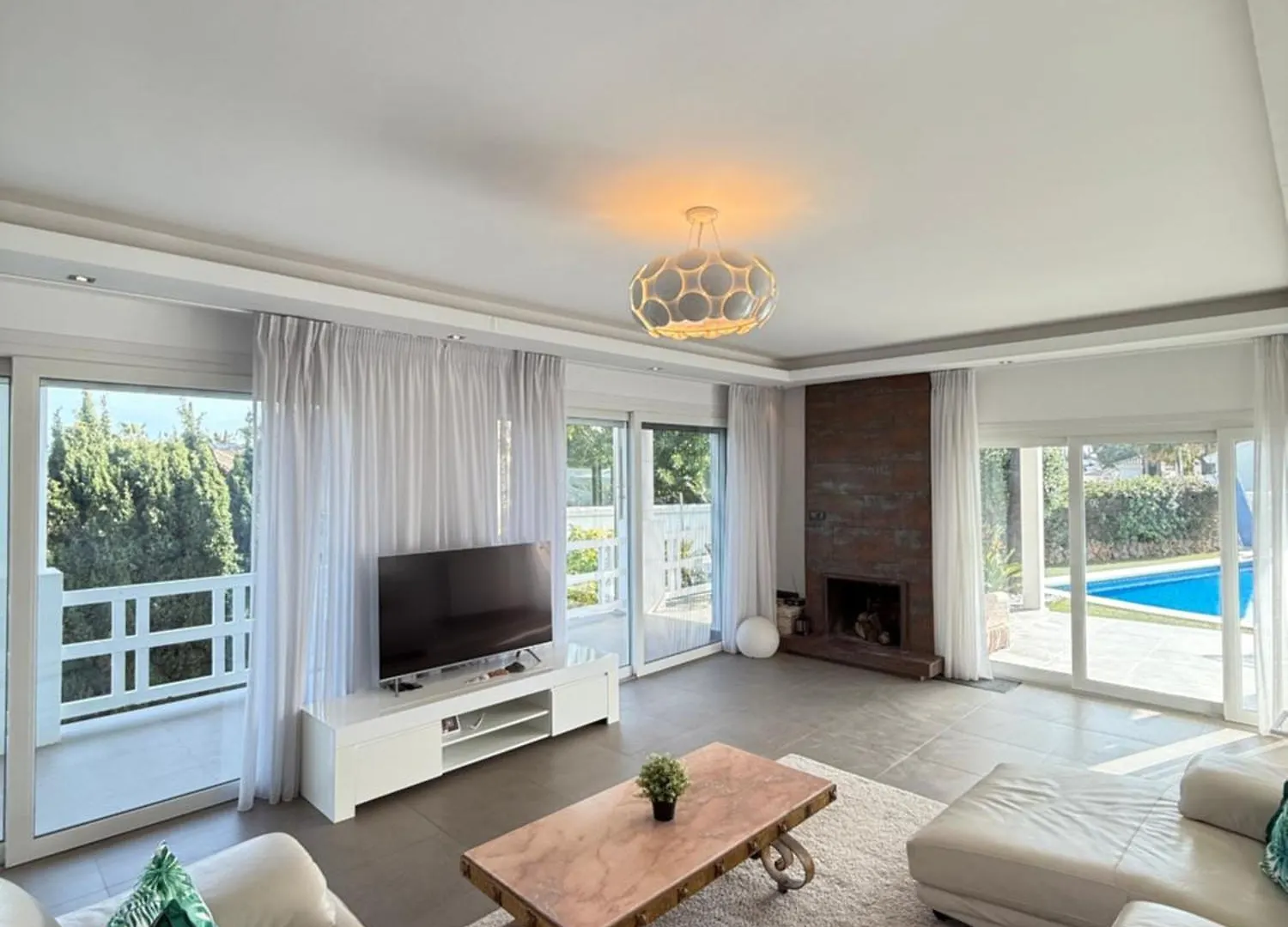 Villa Atalaya: Luxury Marbella Retreat Near Golf and Beach Estepona