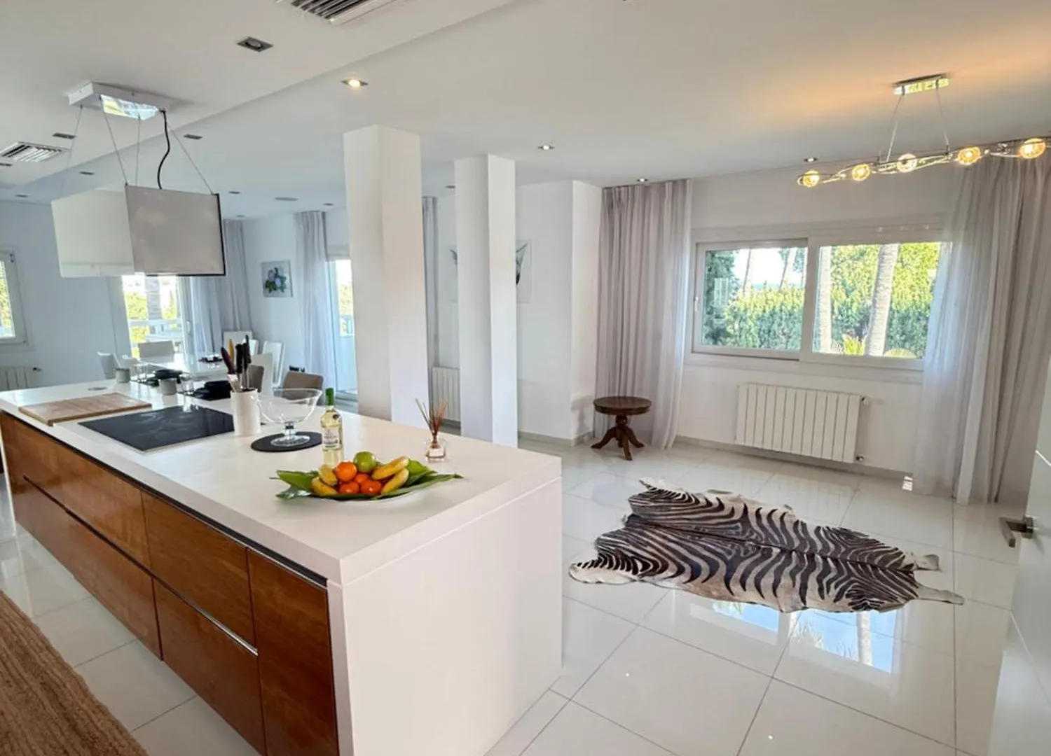 Villa Atalaya: Luxury Marbella Retreat Near Golf and Beach Estepona