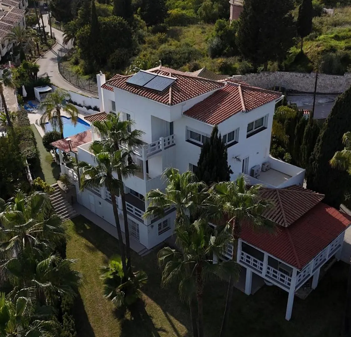 Villa Atalaya: Luxury Marbella Retreat Near Golf and Beach Estepona