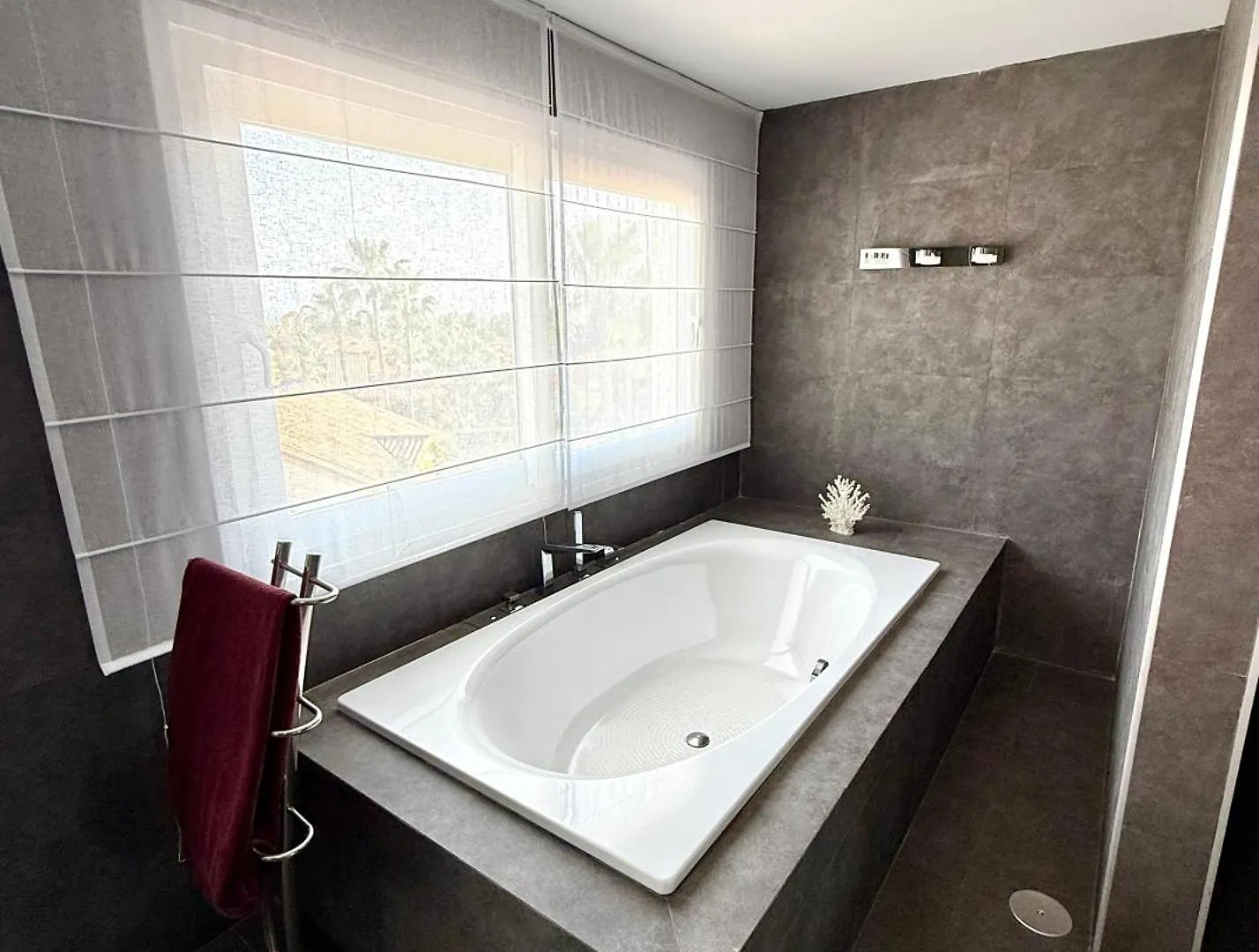 Villa Atalaya: Luxury Marbella Retreat Near Golf and Beach Estepona