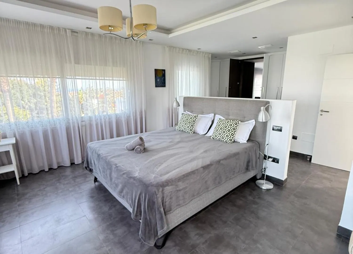 Villa Atalaya: Luxury Marbella Retreat Near Golf and Beach Estepona
