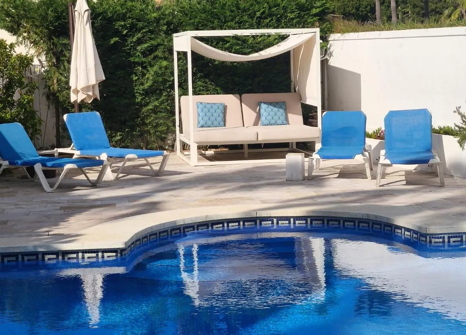 Villa Atalaya: Luxury Marbella Retreat Near Golf and Beach Estepona